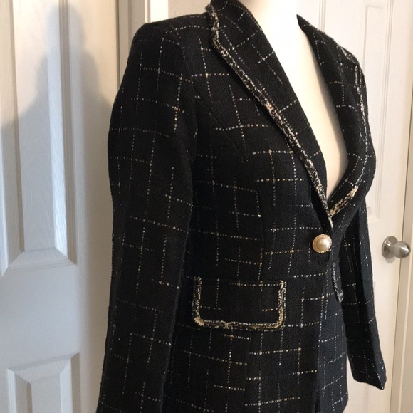 Pearl Button Blazer - Picture 2 of 4